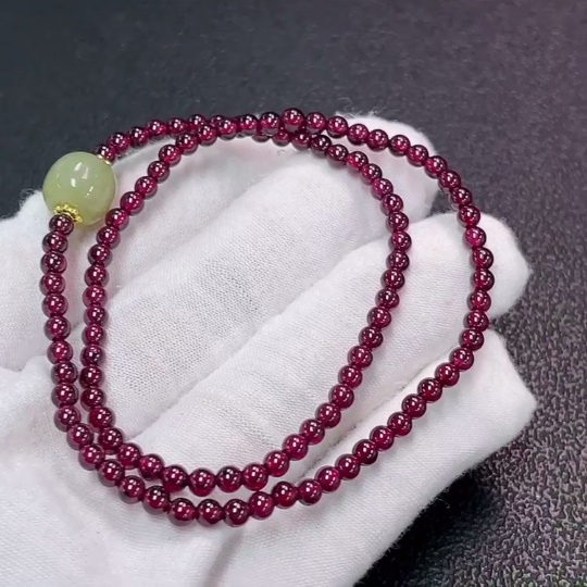 C32743687 Garnet bead chain with Hetian jade, non-gold, total weight approximately 11.08g, bead size about 3.5mm