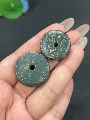H41939478 和田玉挂件 平安扣 货品总重约31.3g 含其他矿物成分