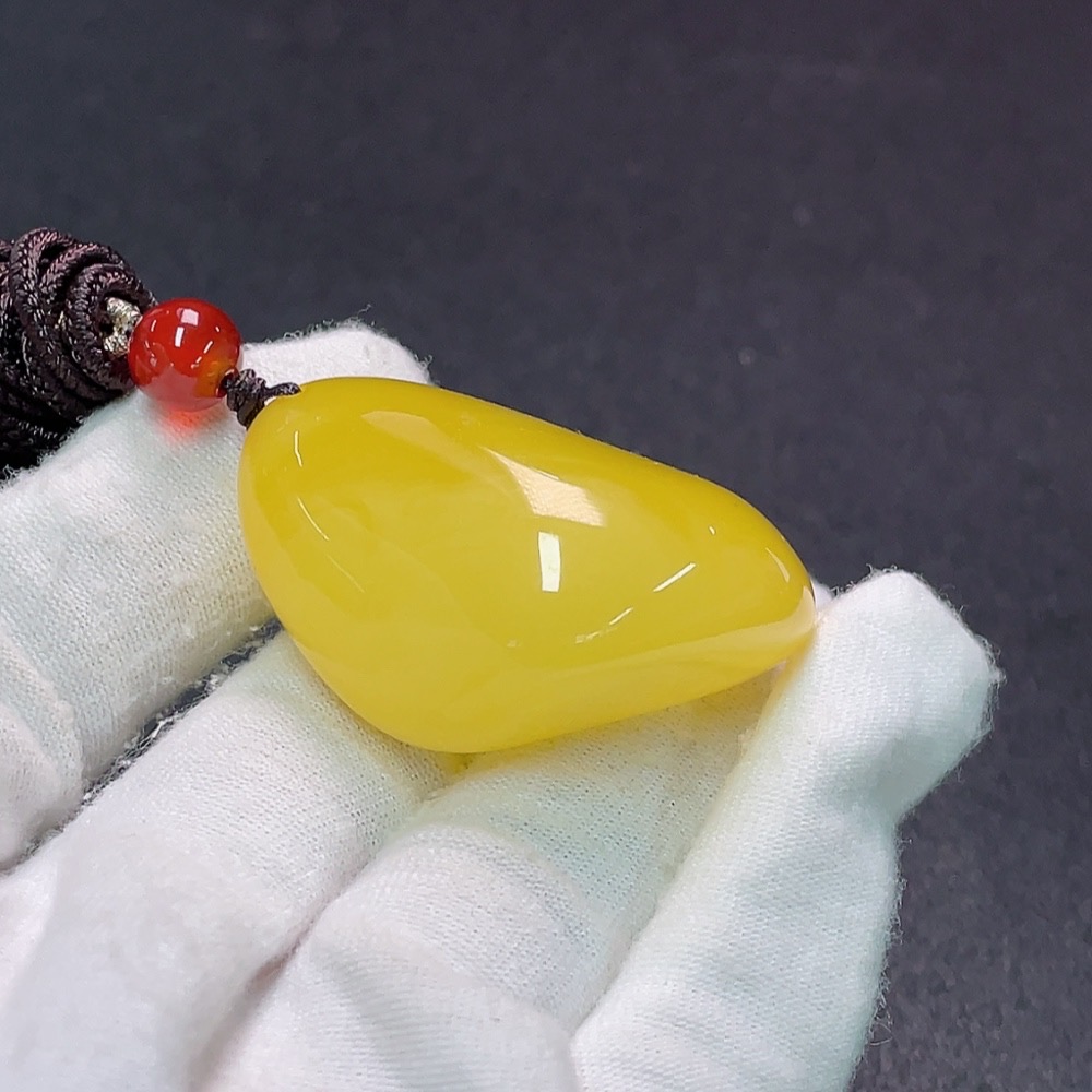 C34990303 Amber Beeswax Pendant Total Weight Approx. 17.23g with Rope