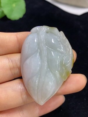 F39576798 翡翠叶子挂件 货品总重约34.43克