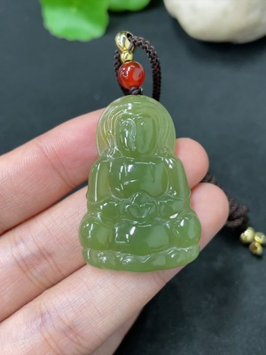 H41945308 和田玉挂件   观音     货品总重约（含绳）12.4g