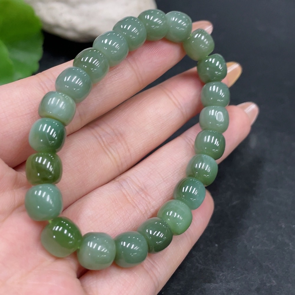 H31671298 Hetian Jade Bracelet  8.2mm approx.  Total Weight Approx. 22.3g