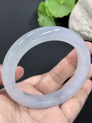 F42952005 翡翠正圈手镯 货品总重约68.7g 58.1圈口