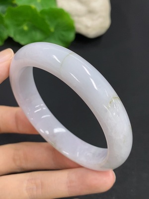 F43136088 翡翠正圈手镯 货品总重量约53.5克 圈口56