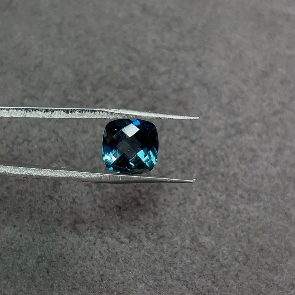 C33923135 Topaz Rough Stone, Color Origin Undetermined, Total Weight Approximately 2.725 Carats