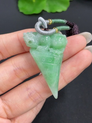 F41950200 翡翠挂件 含绳货品总重约22.4g