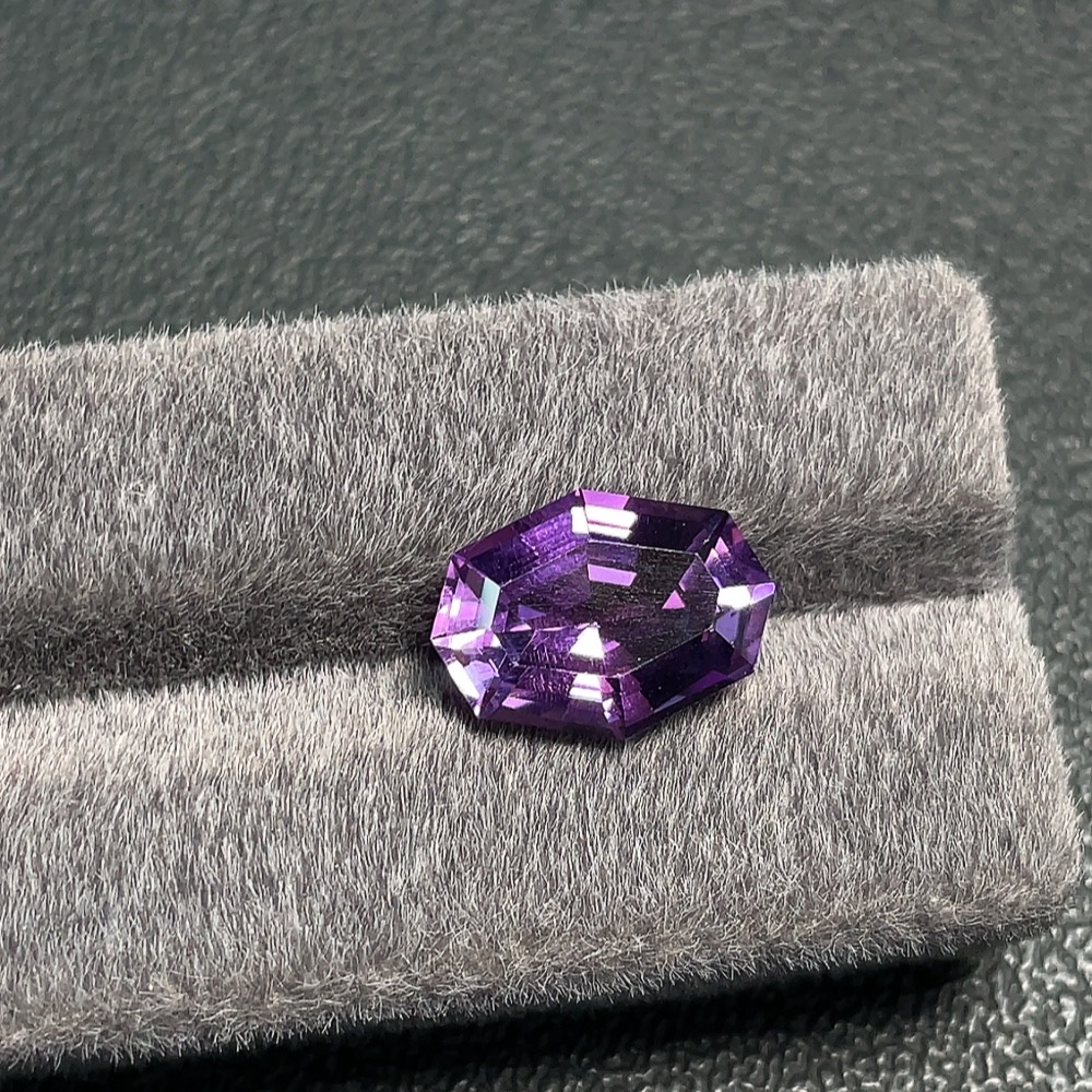 C26033460 Crystal Rough Stone Total Weight Approx. 8.13 Carats