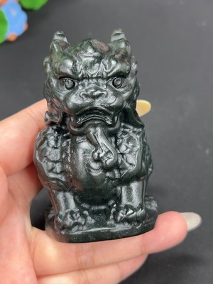 H41947414 和田玉摆件 瑞兽 货品总重约316.9g 含其他矿物成分