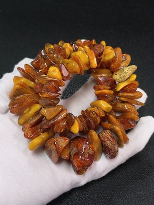 C41833425 琥珀蜜蜡珠串 卡15.3-31.7mm左右  货品总重约104.58克