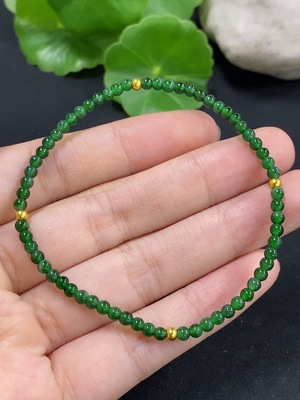 F42969577 翡翠手串  卡3mm左右 货品总重约3克（非金镶）