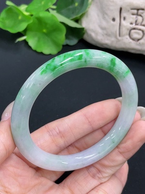 F42970878 翡翠圆条手镯 货品总重约42.63g  圈口55.6