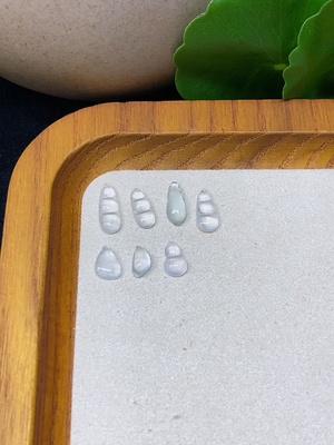 F45335593 翡翠福豆+福瓜+葫芦+宝瓶 一手走 总重约0.84g