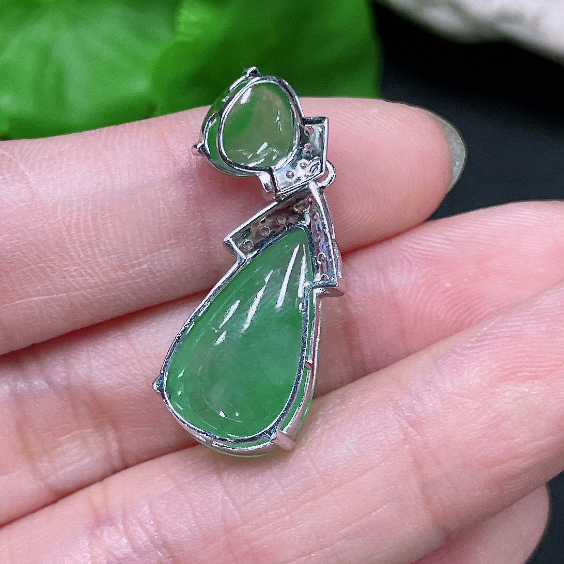 F33919056 Jadeite Teardrop Pendant in 18k Gold Setting, Total Weight Approx. 3.69g, Non-Diamond