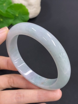 F42967892 翡翠正圈手镯 货品总重量约58克 圈口58