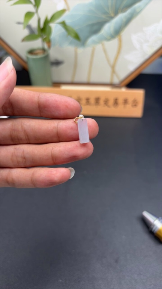 F34001204 Jadeite Plain Pendant with 18K Gold Clasp, Total Weight Approx. 1g