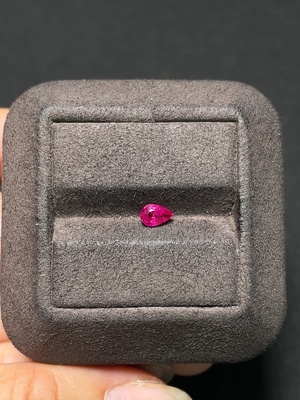 C43157890 红宝石裸石  货品总重约0.59克拉  有证书