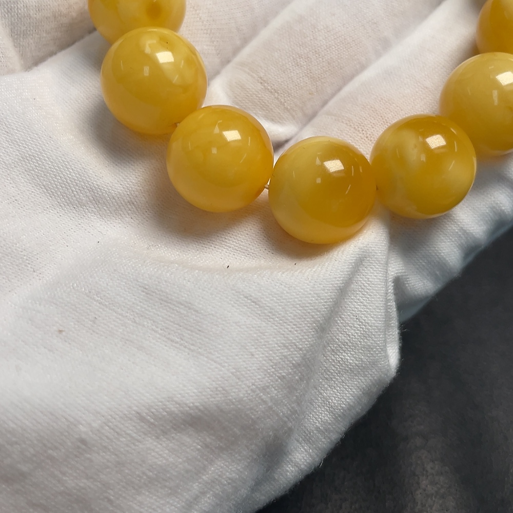 C32784066 Amber Beeswax Bracelet with Visible Partial Repairs, Total Weight Approx. 30.56g, Size Approx. 15.7mm