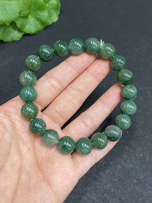H33940218 非洲翠（独龙玉）手串     卡10.7mm左右     货品总重约34.5g