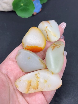 H46588198 和田玉 皮色成因未定 货品总重约75.4g