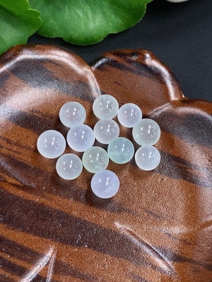 F42976291 翡翠单珠一手走 货品总重量约5克（含小袋子）