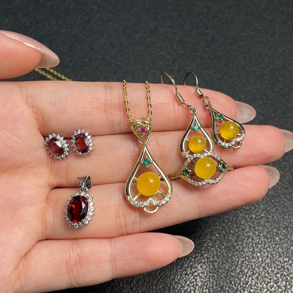 C33921120 Garnet + Amber Jewelry Non-Gold Total Weight Approx. 9.92g Sell as a Lot