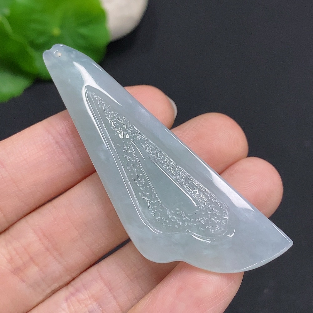 F32757124 Jadeite Freeform Pendant (Total Weight Approx. 13.1g)