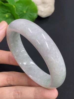 F46554331 翡翠正圈手镯 货品总重量约72.3克 圈口59