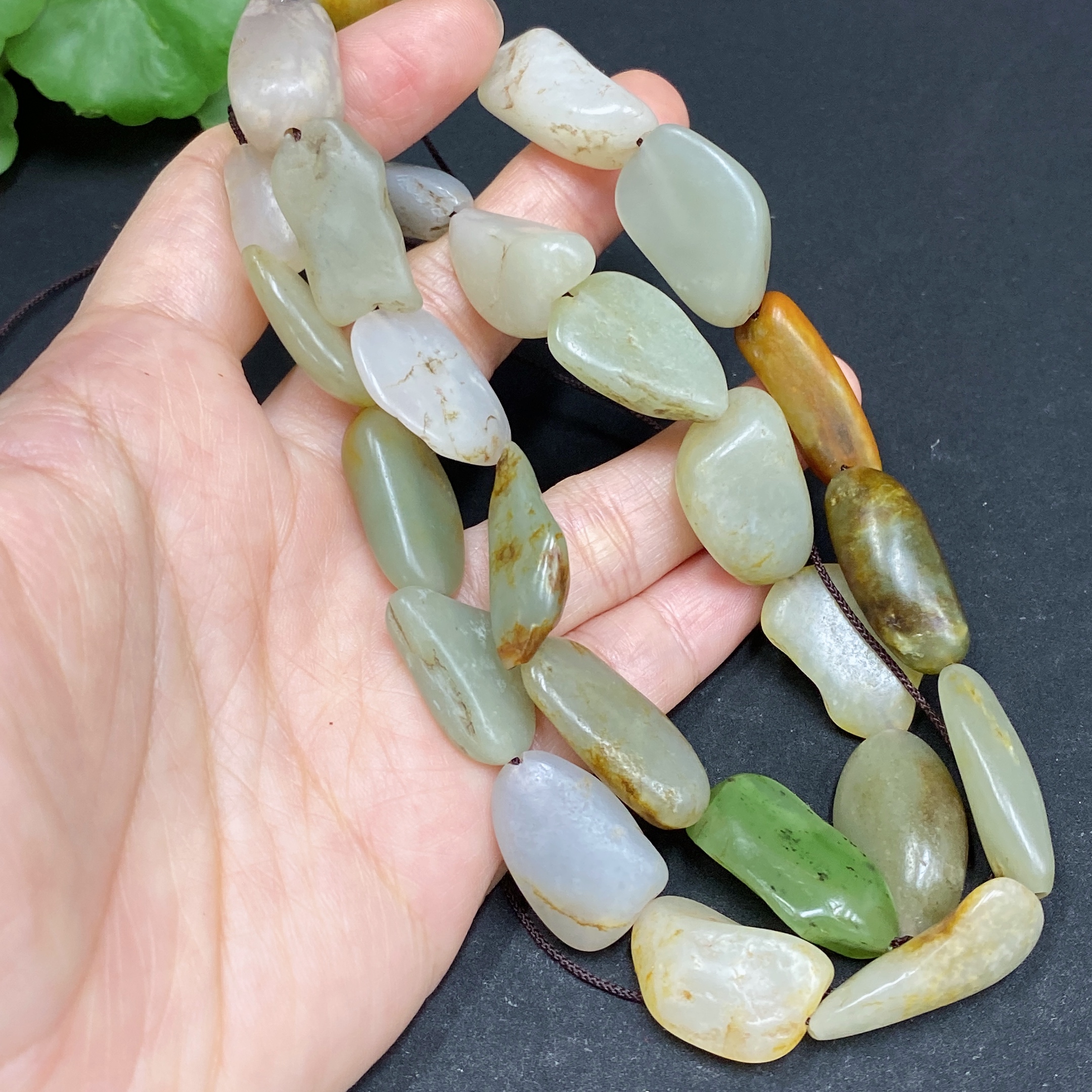 H33879243 Hetian Jade Bead Necklace, Total Weight Approx. 81.1g, Undetermined Skin Color Origin, Contains Other Mineral Components
