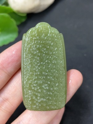 H42957883 和田玉挂件    仿古牌    货品总重约29g