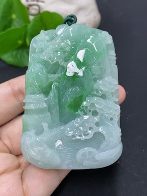 F46598179 翡翠山水牌挂件 货品总重量约133.7克（含绳重）含其他矿物质
