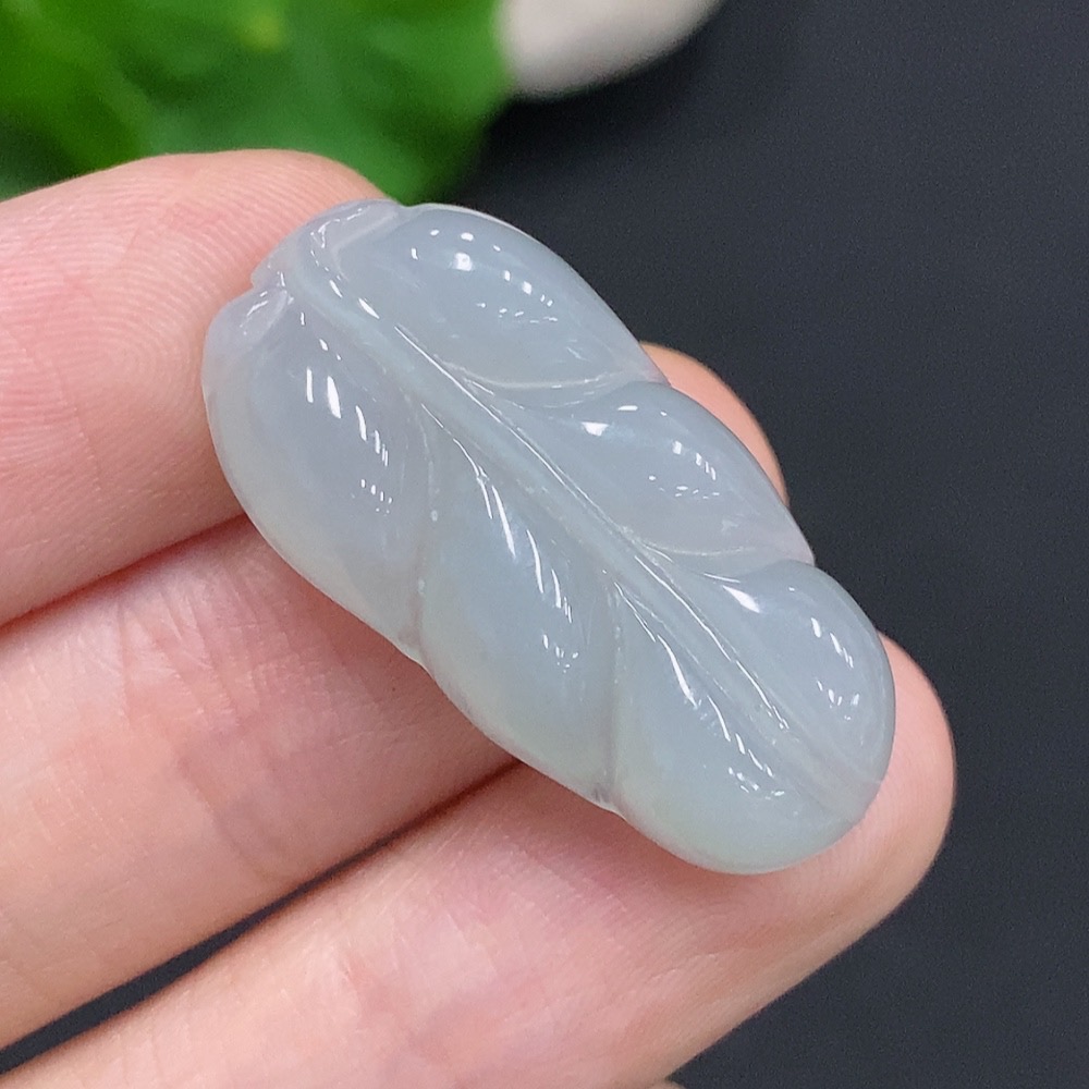 F32757205 Jadeite Leaf Pendant Total Weight Approx. 4.6g