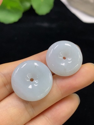 F31652359 Emerald Pendants Bulk Sale