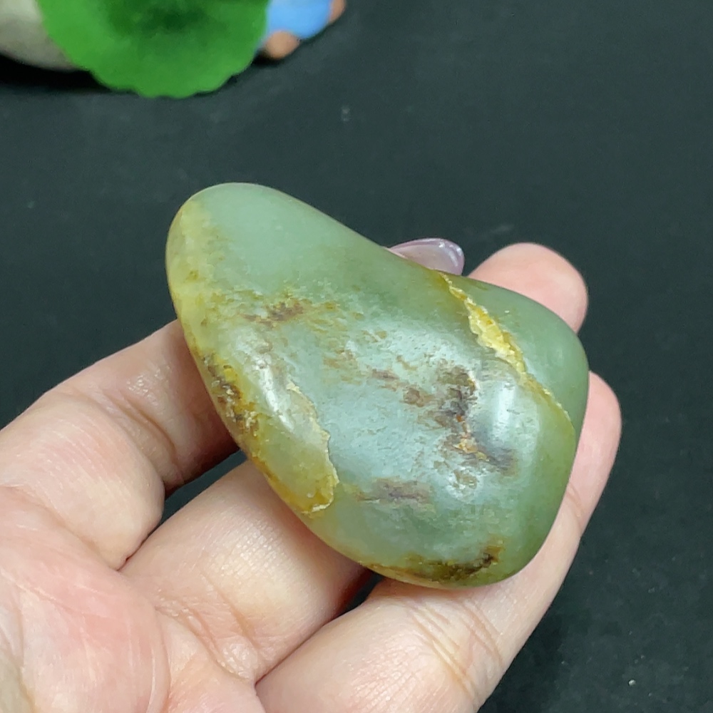 H32805959 Hetian Jade, undetermined origin of skin color, total weight approx. 48.1g