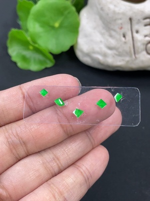 F42952400 翡翠戒面 货品总重约0.5g（含垫片）