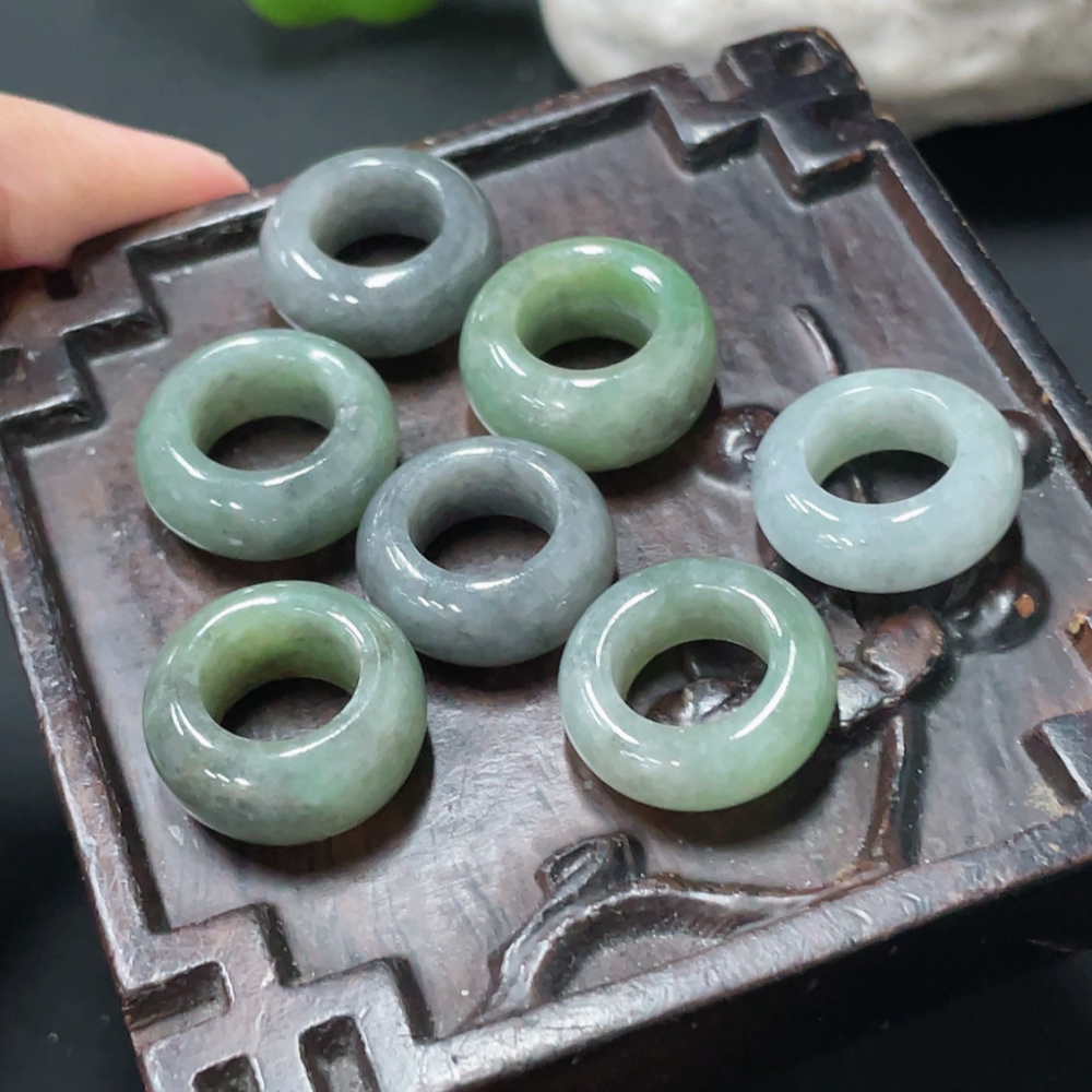 F34978330 Jadeite Donut Pendant