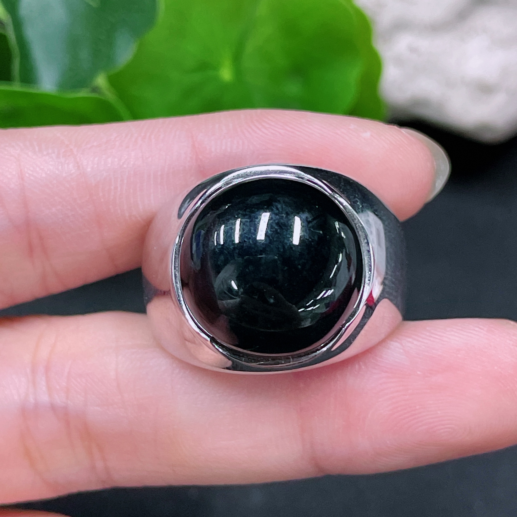 F33918837 Jadeite Cabochon Inlaid Ring (No Markings Surface Tested 18K Gold) Size 26 Total Weight Approx. 9.5g