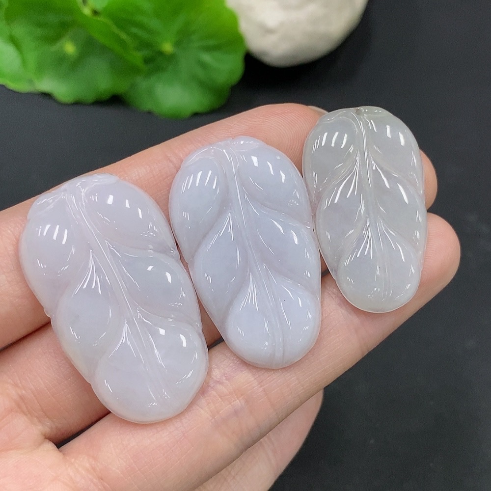 F28189911 JadeiteLeaf Pendant