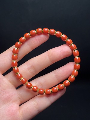 C33934476 South Red Agate Bracelet with Visible Organic Matter, 72% Gold Content, Total Weight Approx. 12.1g, Size Around 5.8mm