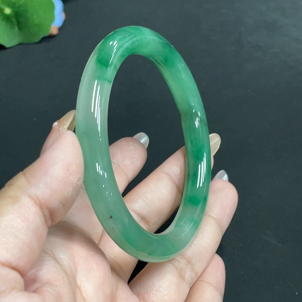 H31677118 African Emerald (Dulong Jade) Round Bangle