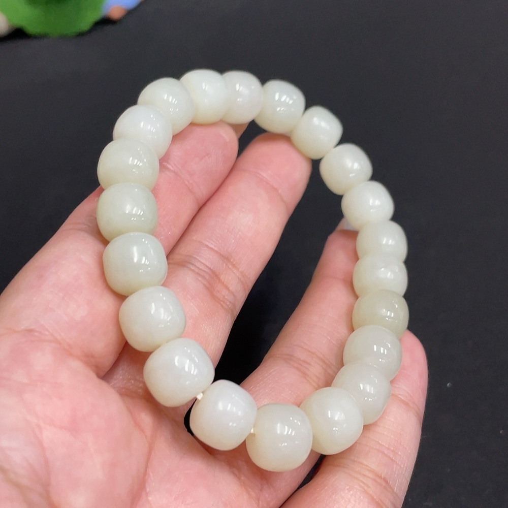 H32782341 Hetian Jade Bracelet, approx. 10mm beads, total weight approx. 36.2g