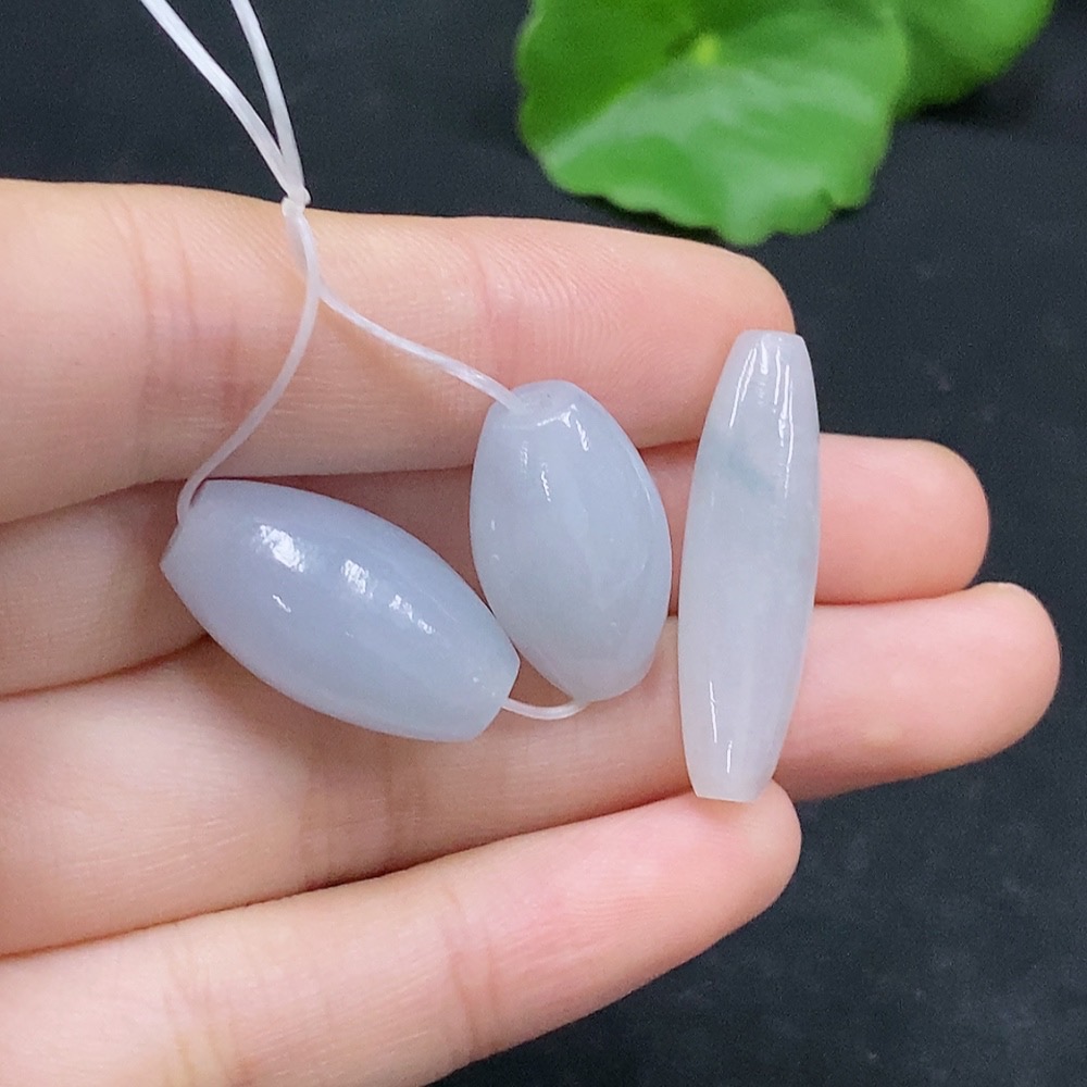 F32695788 Jadeite Beads Sold as a Lot