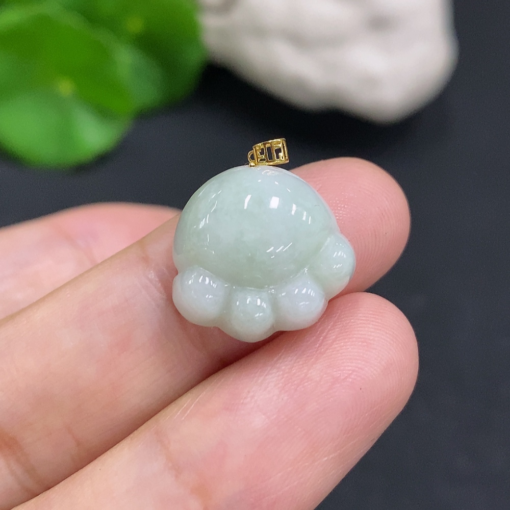 F29316054 Jadeite Pendant with 18K Gold Clasp, Total Weight Approximately 2.9g