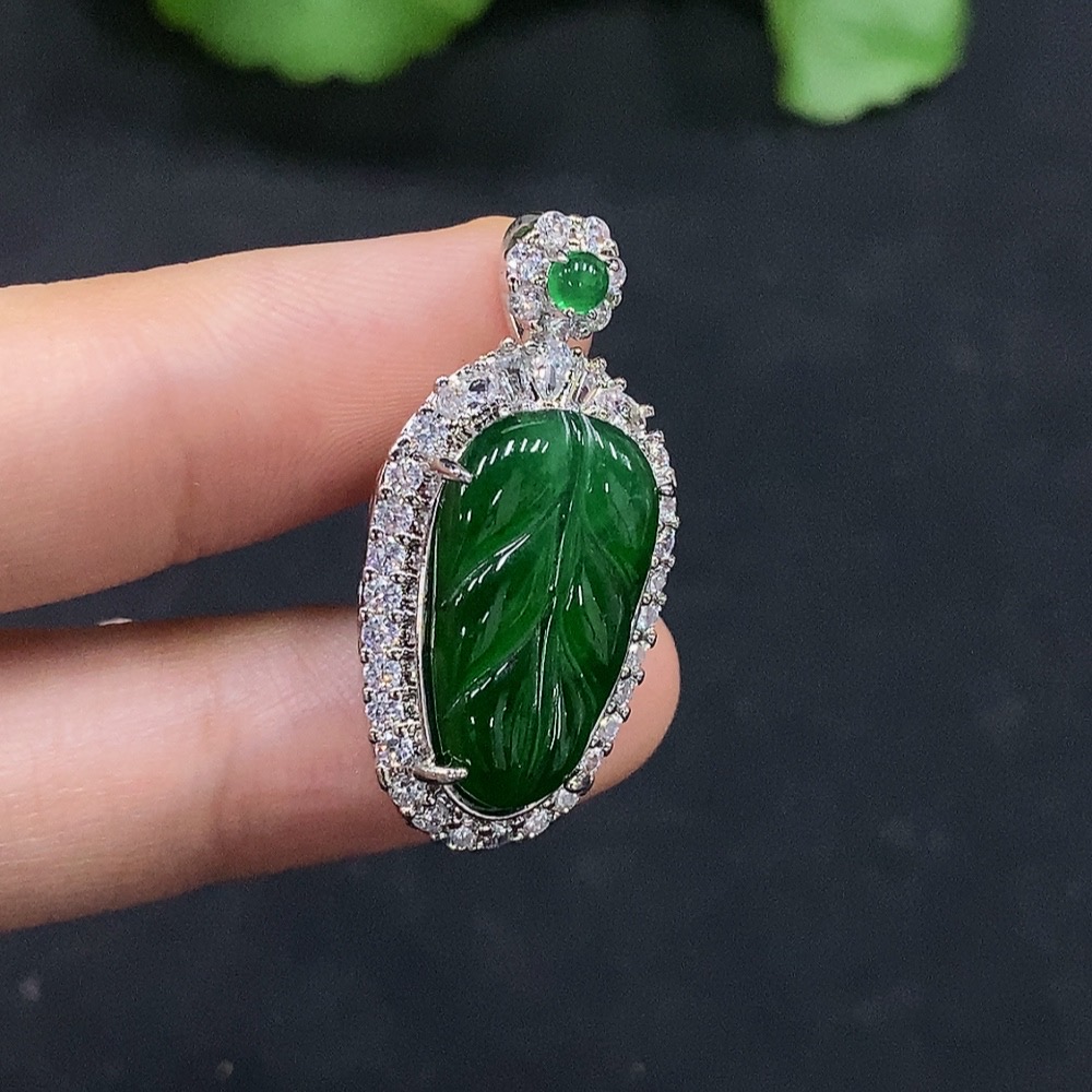 F30471470 Jadeite Leaf Inlaid Pendant Non-Gold Inlaid Total Weight Approximately 5.65g
