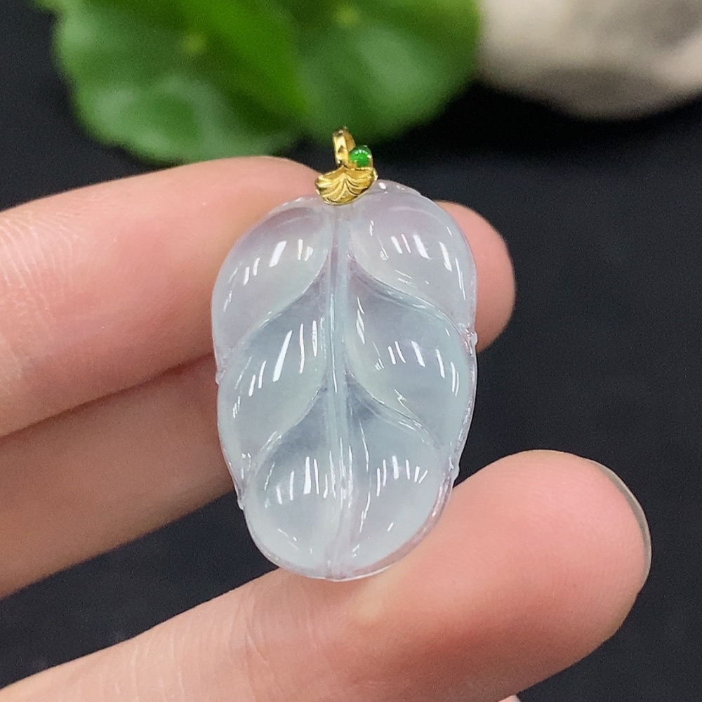 F34028906 Jadeite Leaf Pendant in 18K Gold, Total Weight Approx. 3.37g