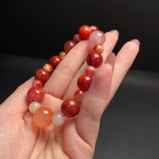 C29340406 South Red Agate Bracelet, approx. 7.7-12.2mm, total weight about 32.27g, visible organic matter, with Hetian Jade