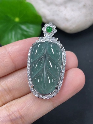 F42964053 翡翠镶嵌叶子吊坠 非金 货品总约重6.7g