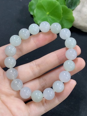 F46601493 翡翠手串 卡10.9mm左右   货品总重约41.42g