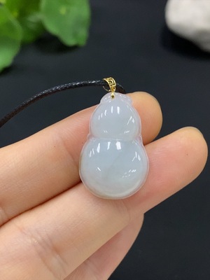 F28268018 Jadeite Gourd Pendant 18K