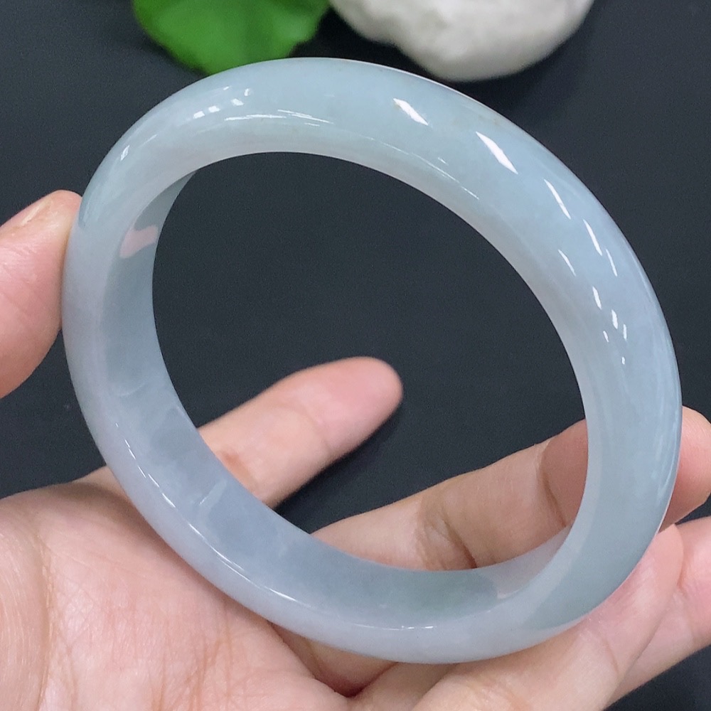 F26973721 Jadeite Regular Round Bangle, Total Weight Approx. 57.34g, Inner Diameter 58