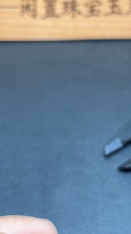 F34028350 Jadeite earrings set in 18K gold with diamond accents, total weight approximately 0.87g (excluding ear stoppers)